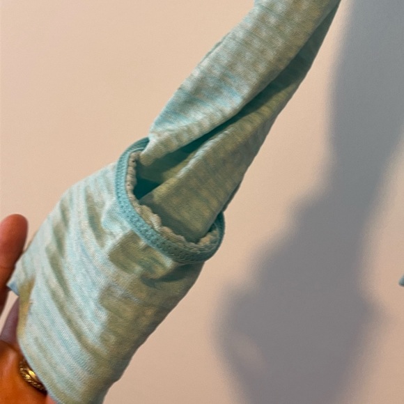 Workout top - Picture 3 of 11